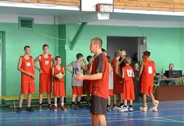 Традиційний майстер-клас з баскетболу, проведений Дмитром Базелевським в Алчевську у вересні 2013 року
